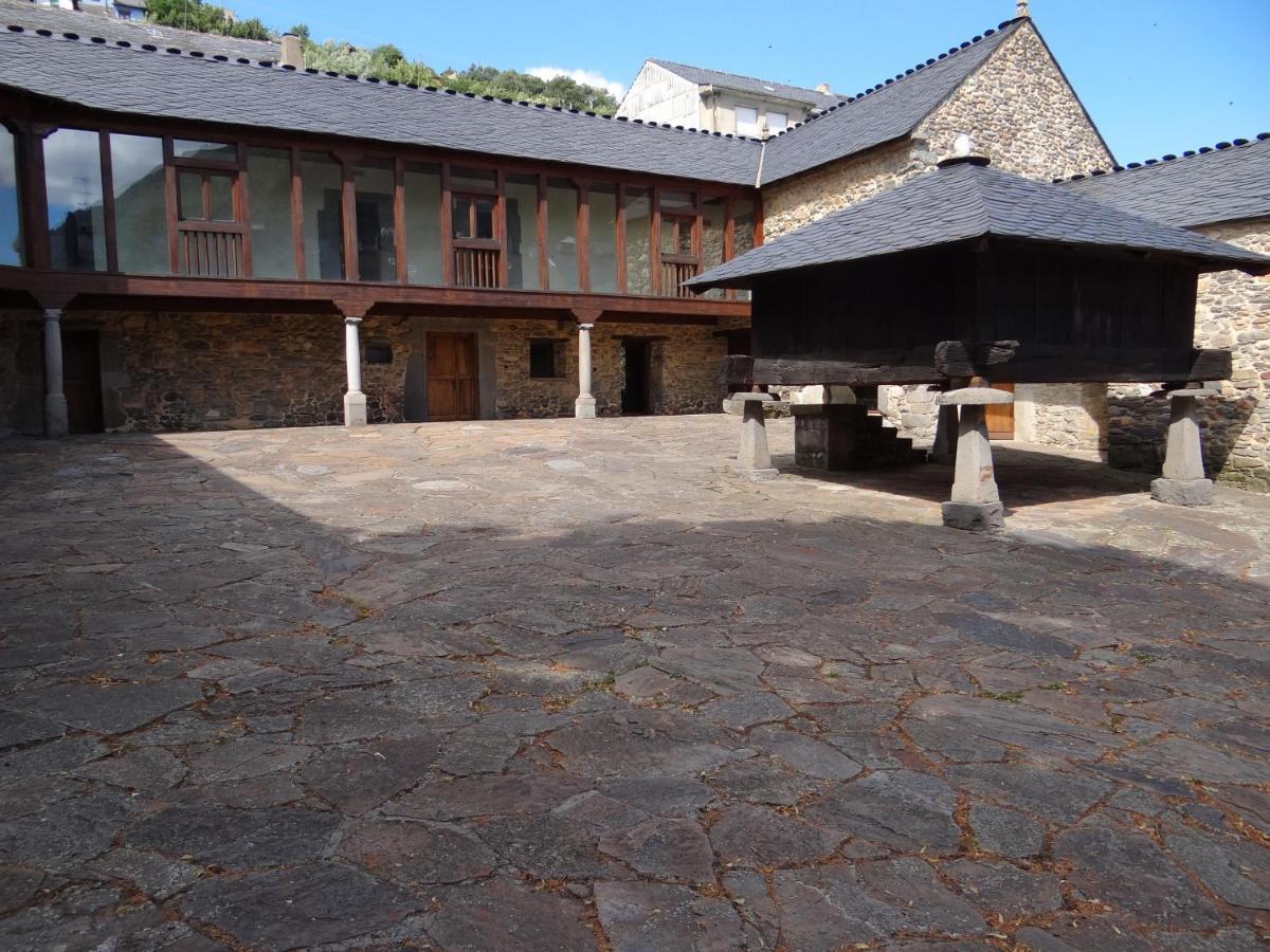 Albergue Francisco Giner De Los Rios Вилаблино Екстериор снимка